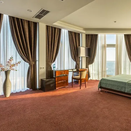 Excelsior Hotel 3*
